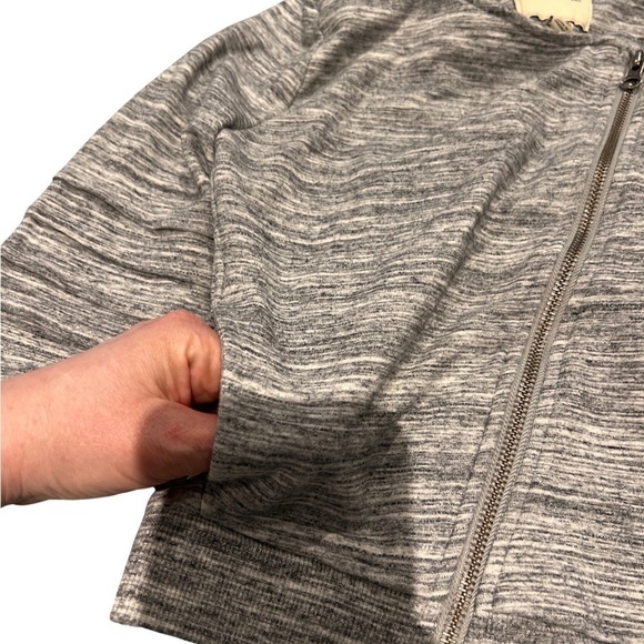 CHEROKEE girls sweater size 10/12 gray/grey and white with detailed sleeve - Picture 10 of 12